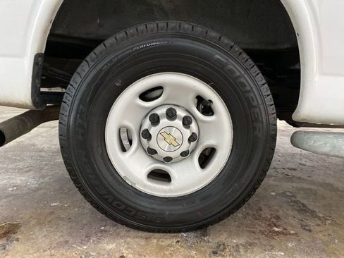 Used 2023 Chevrolet Express 2500 w/ Driver Convenience Package image 28