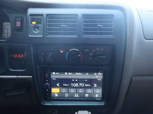 Used 2002 Toyota Tacoma 4x4 Regular Cab image 25