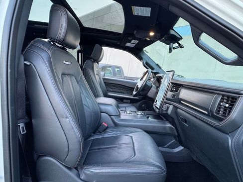 Used 2022 Ford Expedition Platinum image 27