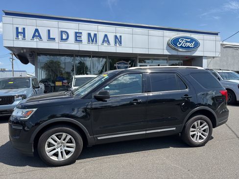 Used 2018 Ford Explorer XLT AWD/4WD image 1