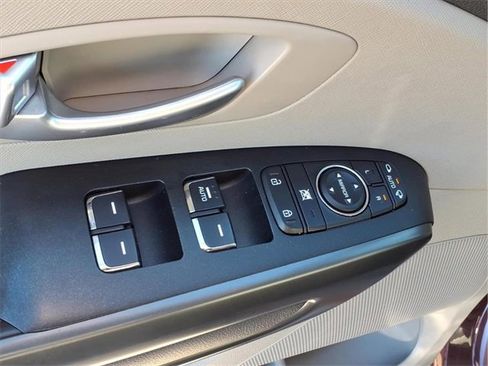 Used 2017 Kia Sedona LX w/ LX Essentials Premium Package image 22