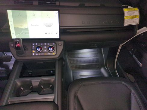 New 2026 Land Rover Defender 110 S AWD/4WD image 28
