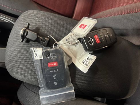 Used 2026 Toyota Corolla SE w/ SE Package FWD image 27