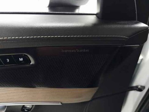 New 2025 Volvo XC90 T8 Plus w/ Protection Package Premier image 11