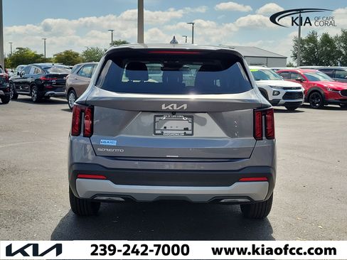 Certified 2025 Kia Sorento LX FWD image 5