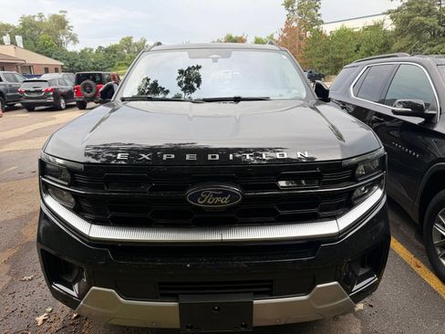 Used 2025 Ford Expedition Max Platinum AWD/4WD image 6