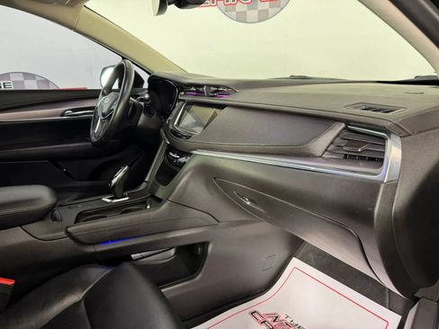 Used 2017 Cadillac XT5 Luxury w/ Driver Awareness Package FWD image 12