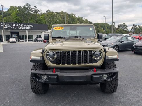 Used 2025 Jeep Gladiator Rubicon AWD/4WD image 2