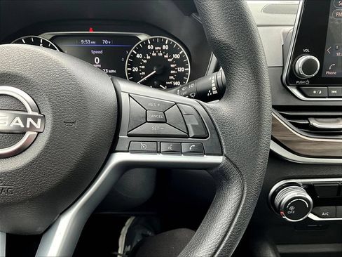 Used 2025 Nissan Altima 2.5 SV FWD image 15
