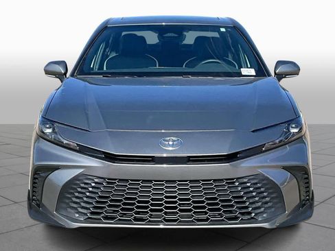 Used 2025 Toyota Camry SE image 4