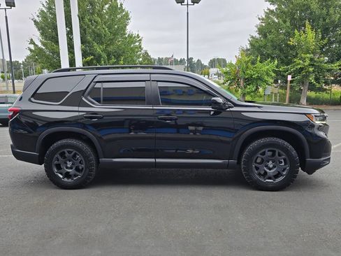 Certified 2025 Honda Pilot TrailSport image 6
