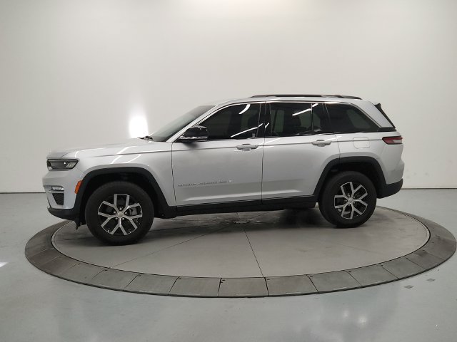 Used 2025 Jeep Grand Cherokee Limited RWD image 5