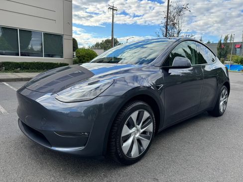 Used 2023 Tesla Model Y Long Range AWD/4WD image 4