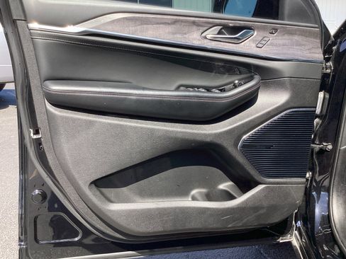 Used 2023 Jeep Grand Cherokee Overland w/ Advanced Protech Group III image 34