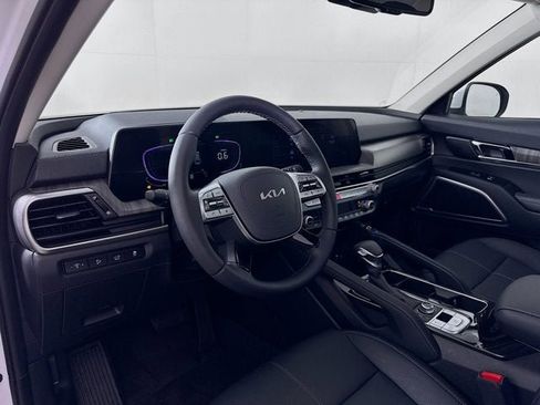 Used 2025 Kia Telluride EX w/ EX Captain's Chair Package AWD/4WD image 9