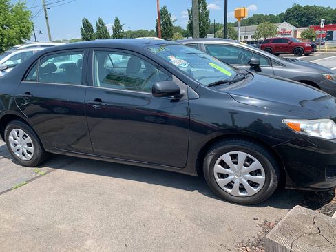 Used 2010 Toyota Corolla LE FWD image 2