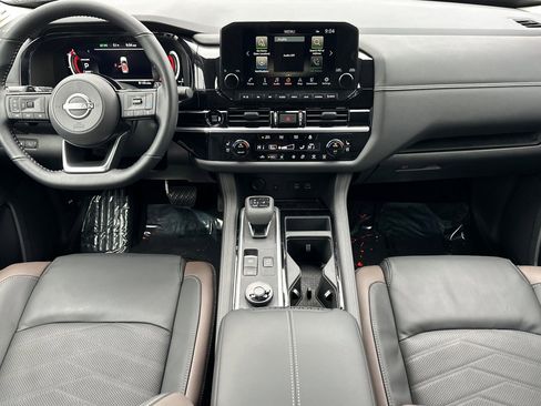 New 2025 Nissan Pathfinder Platinum image 16