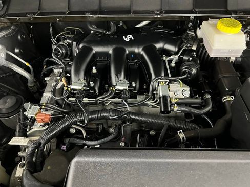 Used 2024 Nissan Pathfinder SV w/ Black Appearance Package image 34