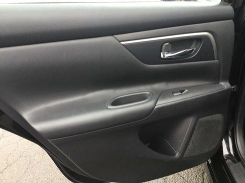 Used 2015 Nissan Altima 2.5 SV w/ Convenience Package image 30
