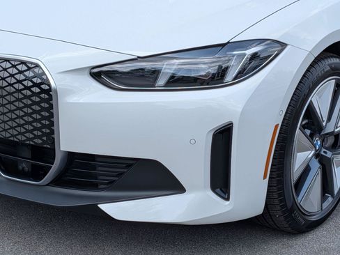 Used 2025 BMW i4 eDrive40 w/ M Sport Package RWD image 9