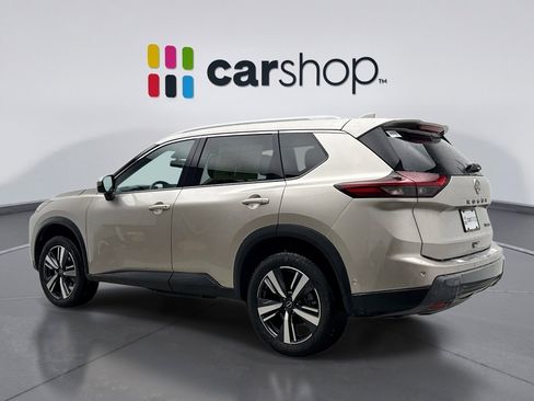 Used 2024 Nissan Rogue SL image 3