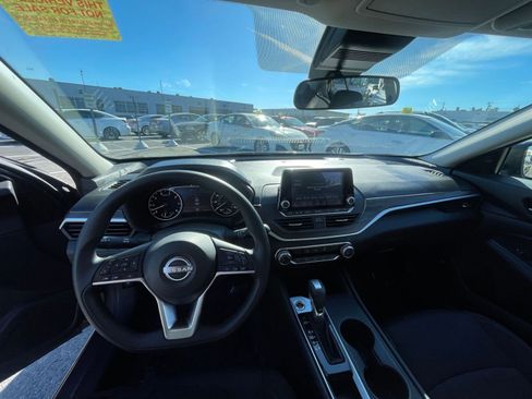 Used 2025 Nissan Altima 2.5 SV image 34