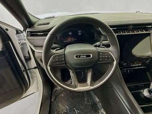 Used 2024 Jeep Grand Cherokee L Limited image 11