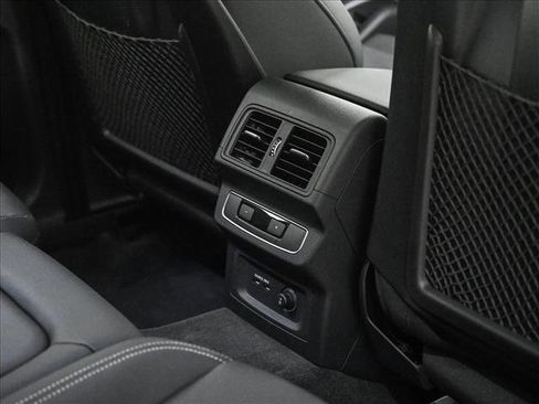 Certified 2025 Audi Q5 e Premium Plus w/ Premium Plus Package AWD/4WD image 18