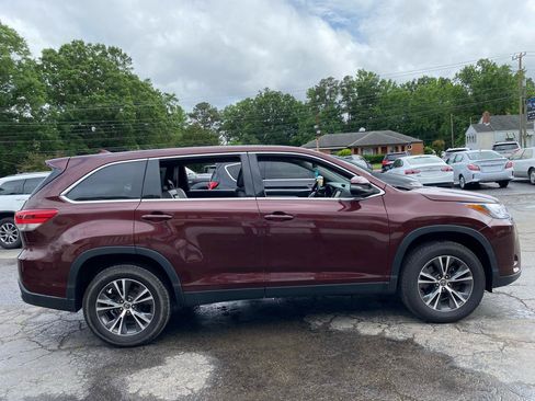Used 2019 Toyota Highlander Plus FWD image 4