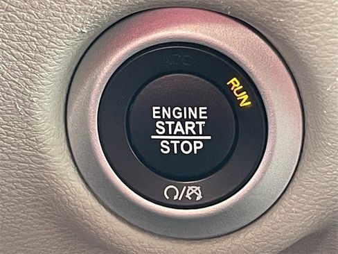 Used 2024 Chrysler Pacifica Touring-L image 21