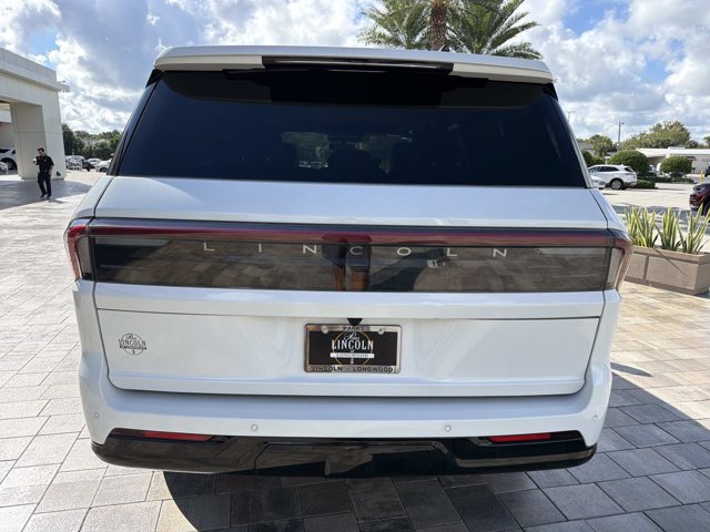 New 2027 Lincoln Navigator Black Label AWD/4WD image 3