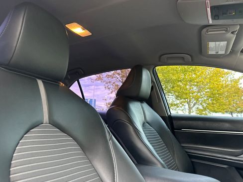 Used 2022 Toyota Camry SE image 16