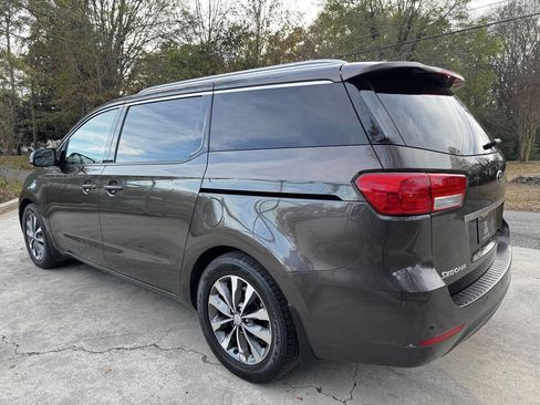 Used 2016 Kia Sedona SX image 9
