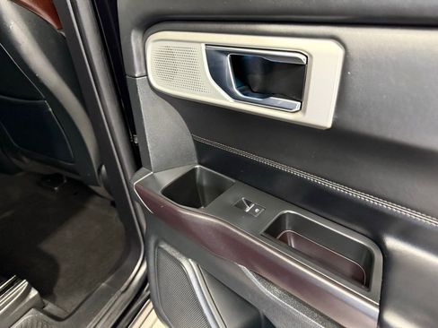 Used 2020 Ford Explorer Platinum w/ Premium Technology Package image 29