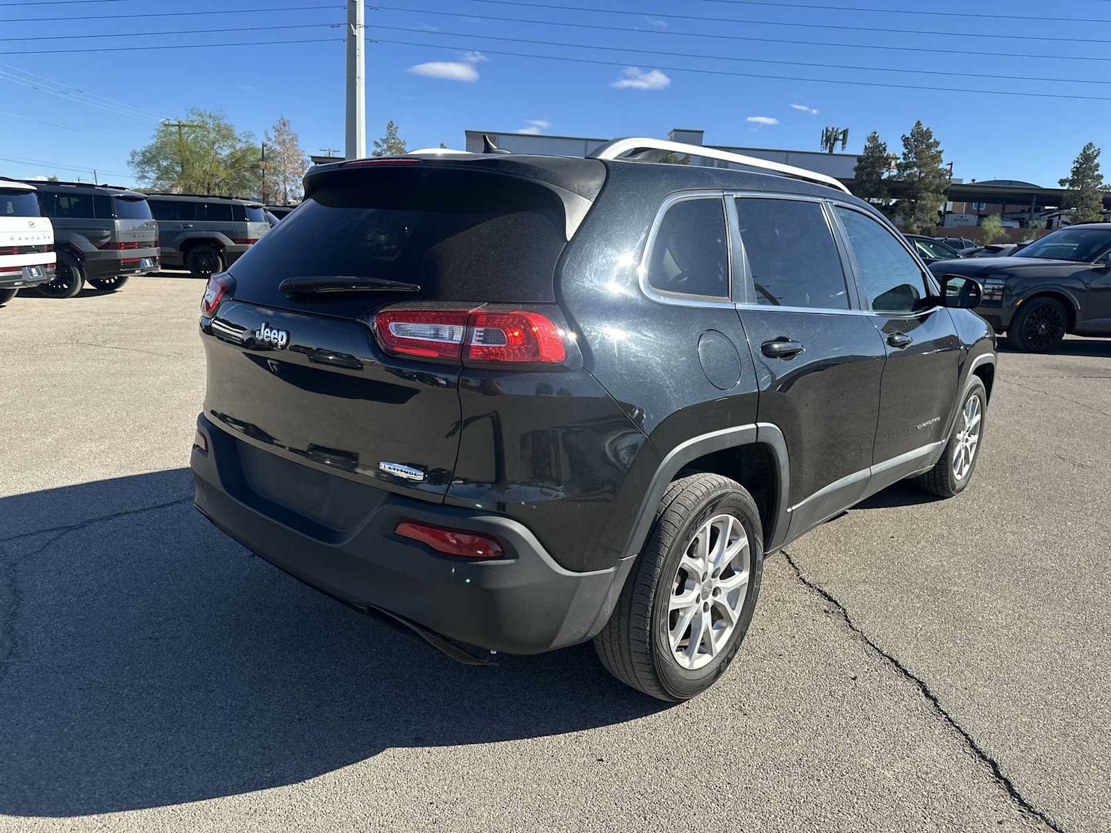 Used 2015 Jeep Cherokee Latitude FWD image 3