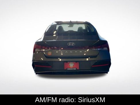 Used 2025 Hyundai Elantra SEL FWD image 5