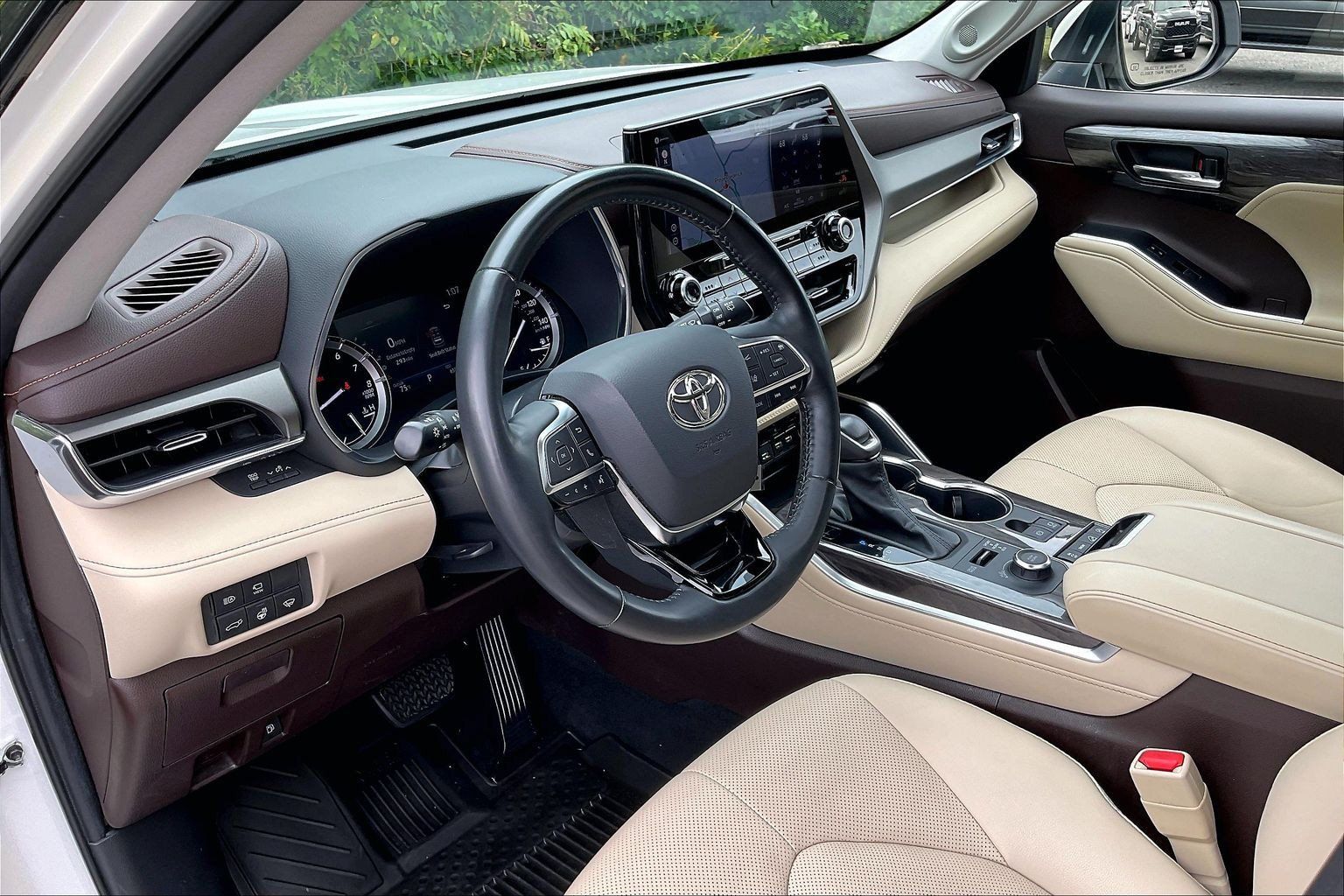 Used 2021 Toyota Highlander Limited AWD/4WD image 14
