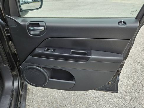 Used 2012 Jeep Compass Sport AWD/4WD image 27
