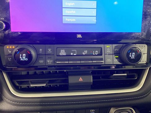 Used 2024 Toyota Grand Highlander AWD Hybrid image 15