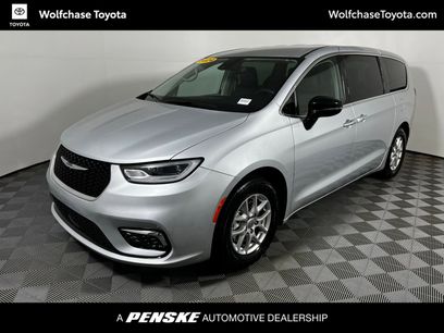 Used 2024 Chrysler Pacifica Touring-L