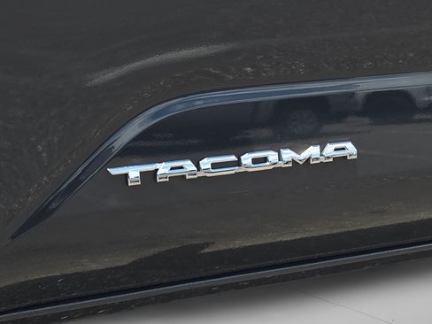 Certified 2025 Toyota Tacoma SR5 AWD/4WD image 31
