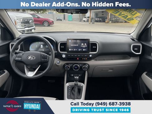 Certified 2025 Hyundai Venue SEL image 12