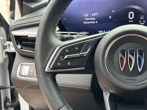 Used 2025 Buick Enclave Preferred image 29