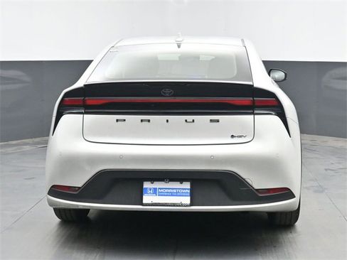 Used 2023 Toyota Prius LE image 10