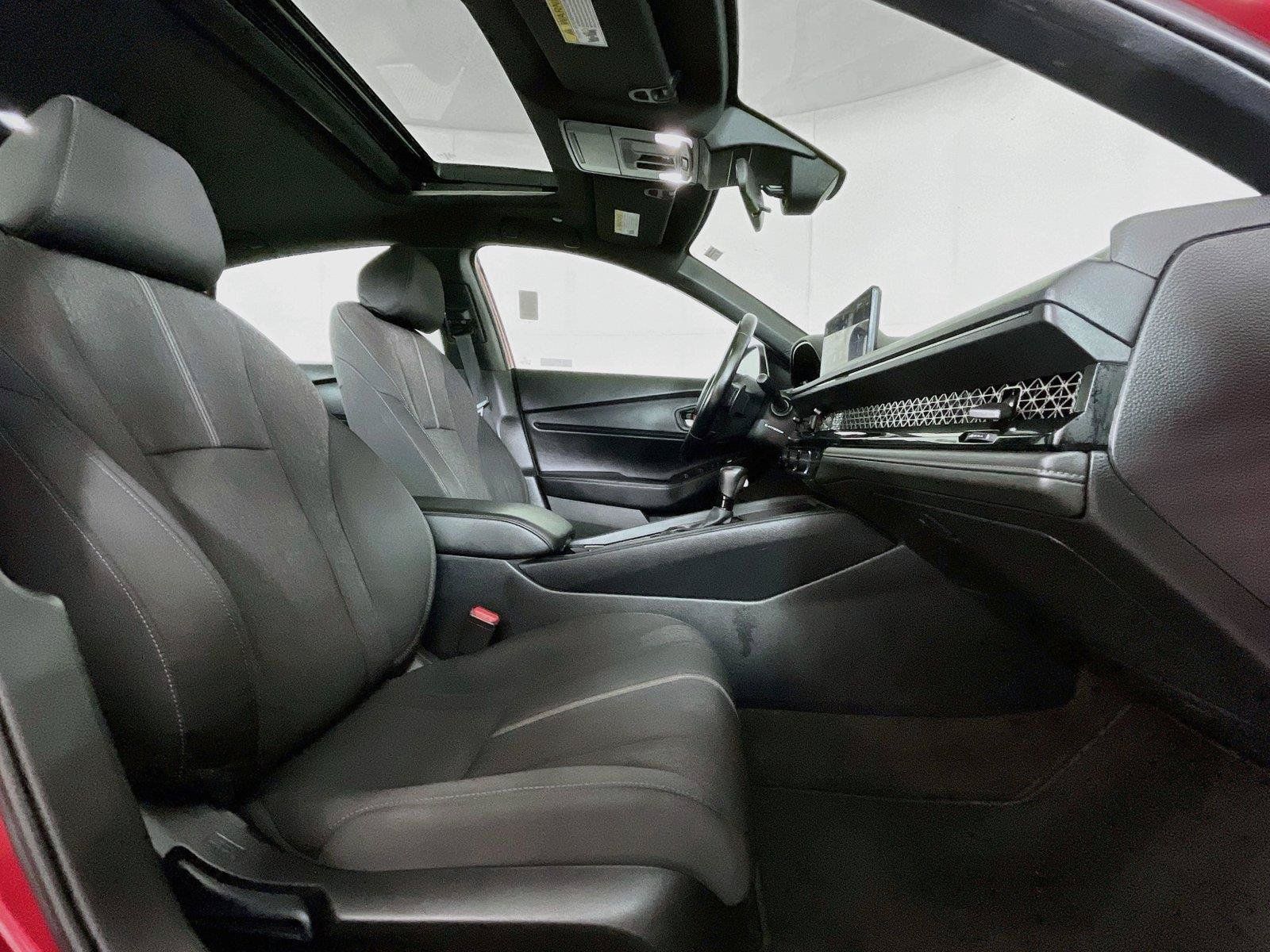 Used 2025 Honda Accord Sport image 30