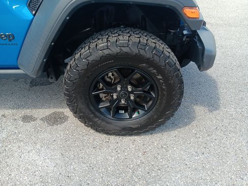 Used 2024 Jeep Wrangler Unlimited Sport AWD/4WD image 8