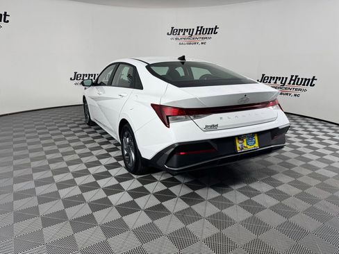 Used 2024 Hyundai Elantra SEL image 9