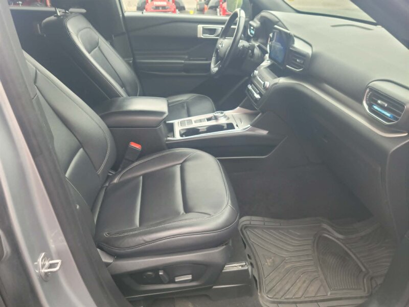 Used 2020 Ford Explorer XLT w/ Equipment Group 202A RWD image 12