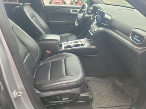 Used 2020 Ford Explorer XLT w/ Equipment Group 202A RWD image 12