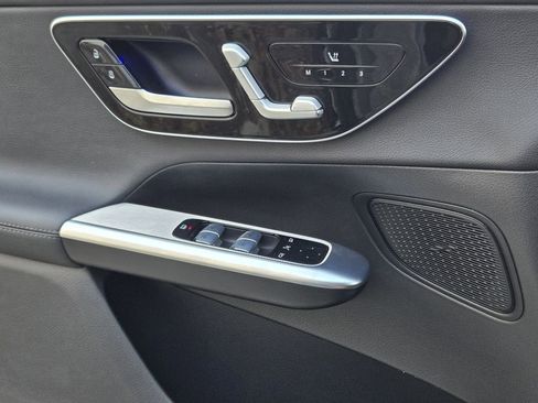 Used 2024 Mercedes-Benz GLC 300 4MATIC image 26